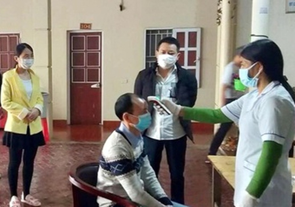 Không cách ly tài xế chở du khách cùng chuyến bay với ca nhiễm thứ 17 - 2 Không cách ly tài xế chở du khách cùng chuyến bay với ca nhiễm thứ 17 - 2