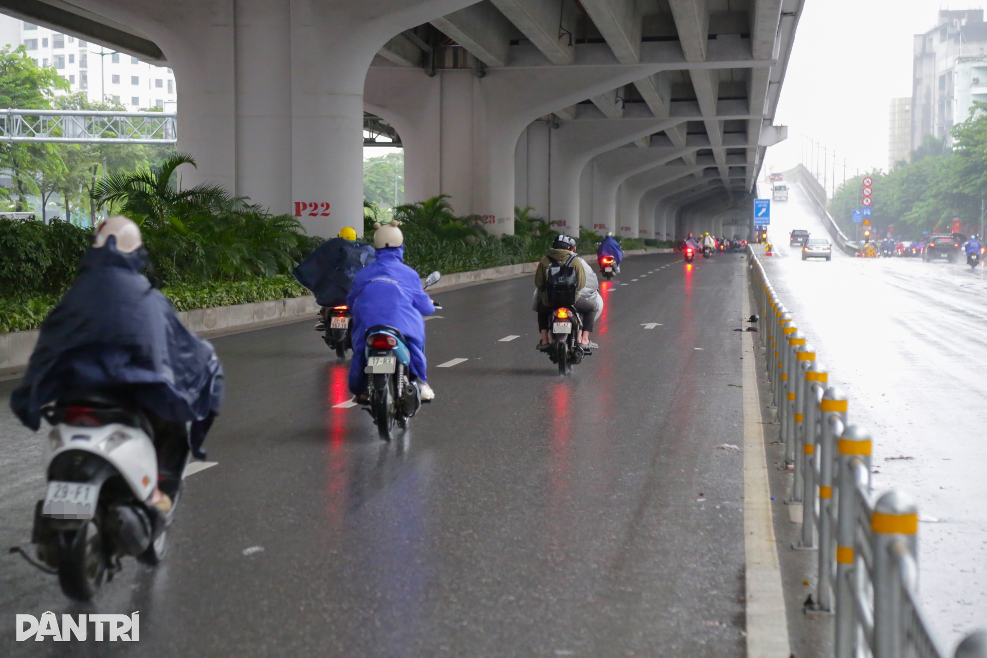 Vạch kẻ làn đường bị mờ nhìn như ma trận, nhiều lái xe lo bị phạt oan - 13