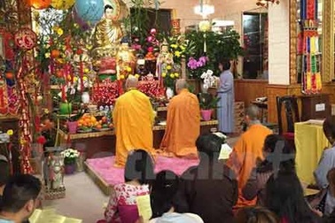 Lễ chùa đầu năm - Nét đẹp văn hóa của người Việt xa Tổ quốc