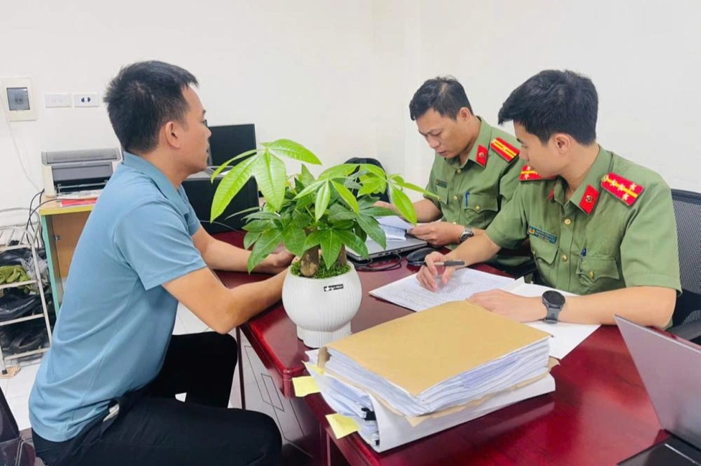 Tổ chức cho người khác trốn đi nước ngoài, 3 người bị khởi tố - 1 Tổ chức cho người khác trốn đi nước ngoài, 3 người bị khởi tố - 1