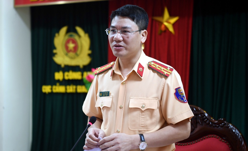 Cảnh sát giao thông bụng to sẽ không được ra đường làm nhiệm vụ? - 1 Cảnh sát giao thông bụng to sẽ không được ra đường làm nhiệm vụ? - 1