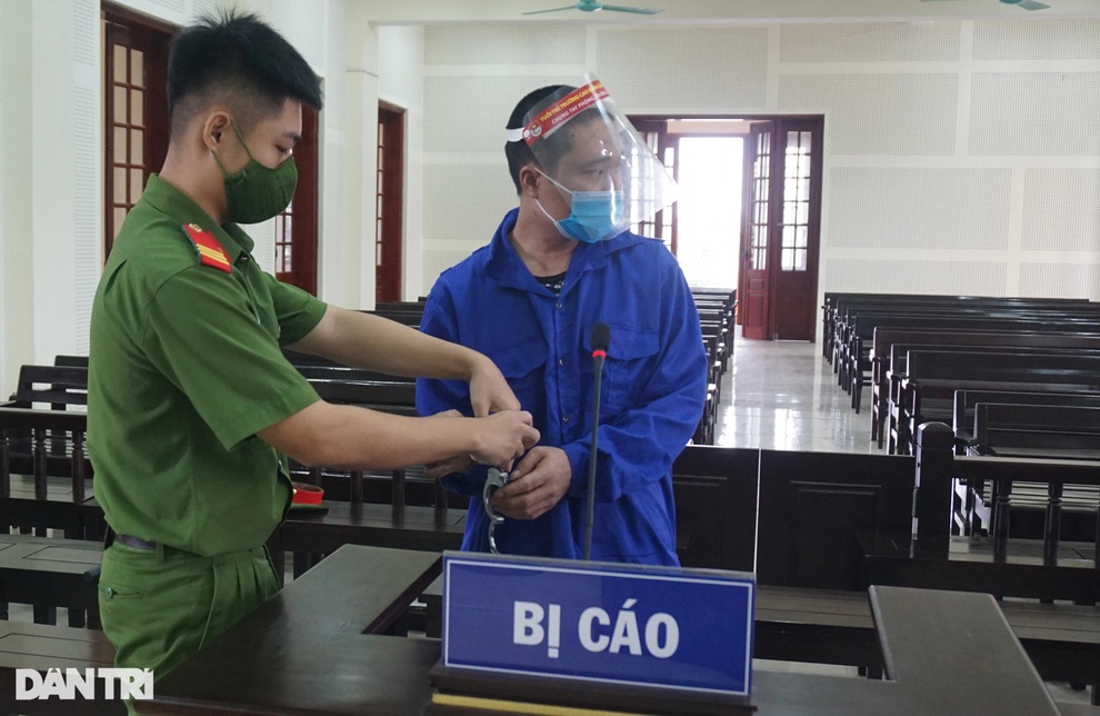 Địu cháu đến phiên xử con trai buôn ma túy, mẹ già bật khóc lỗi tại tôi - 3 Địu cháu đến phiên xử con trai buôn ma túy, mẹ già bật khóc lỗi tại tôi - 3
