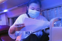 Hành khách bị “đánh thức” lúc rạng sáng để khai báo y tế