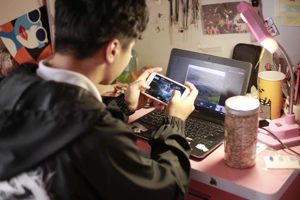 Bi hài học online: Sinh viên ngủ quên, ngáy ngon lành trong lớp - 2 Bi hài học online: Sinh viên ngủ quên, ngáy ngon lành trong lớp - 2