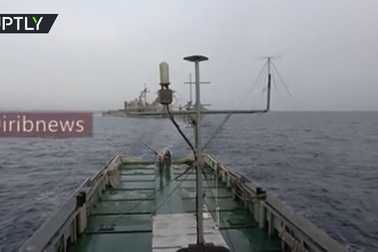 Iran tung video “chạm trán” tàu chiến Mỹ tại vịnh Ba Tư