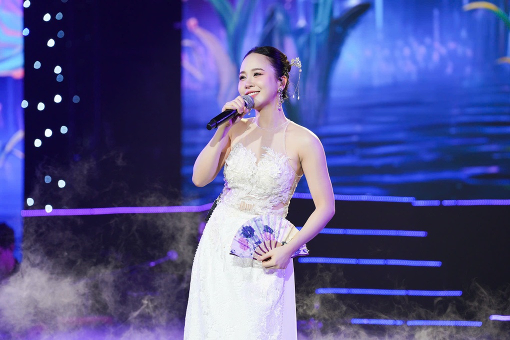 Ca sĩ Hoàng Hồng Ngọc trải lòng về hành trình âm nhạc và cuộc sống lính - 2 Ca sĩ Hoàng Hồng Ngọc trải lòng về hành trình âm nhạc và cuộc sống lính - 2