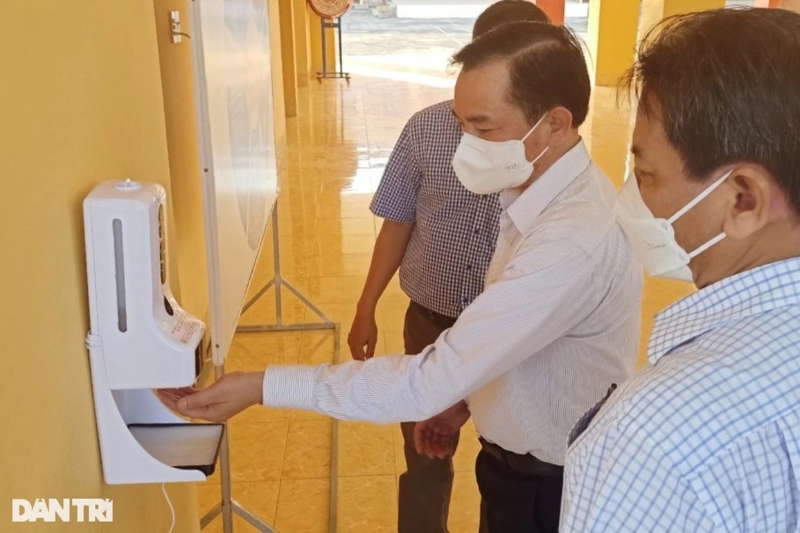 Phó Chủ tịch Bạc Liêu: Đảm bảo sức khỏe học sinh, giáo viên là trên hết - 4 Phó Chủ tịch Bạc Liêu: Đảm bảo sức khỏe học sinh, giáo viên là trên hết - 4