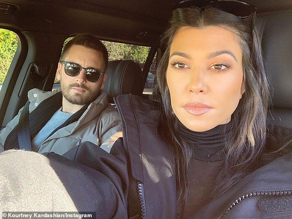 Kourtney Kardashian vẫn thân thiết với tình cũ - 1 Kourtney Kardashian vẫn thân thiết với tình cũ - 1