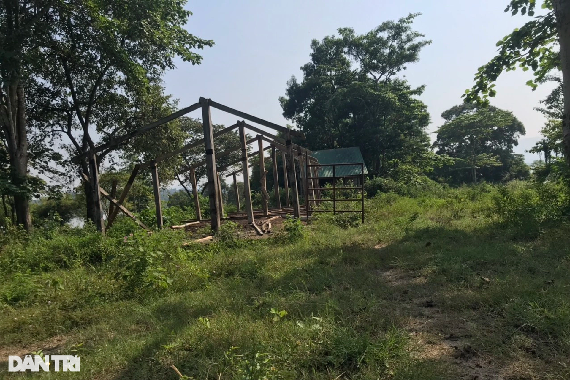 Đang tháo dỡ trang trại của nguyên Bí thư Tỉnh ủy Đắk Lắk trong khu bảo tồn - 5 Đang tháo dỡ trang trại của nguyên Bí thư Tỉnh ủy Đắk Lắk trong khu bảo tồn - 5