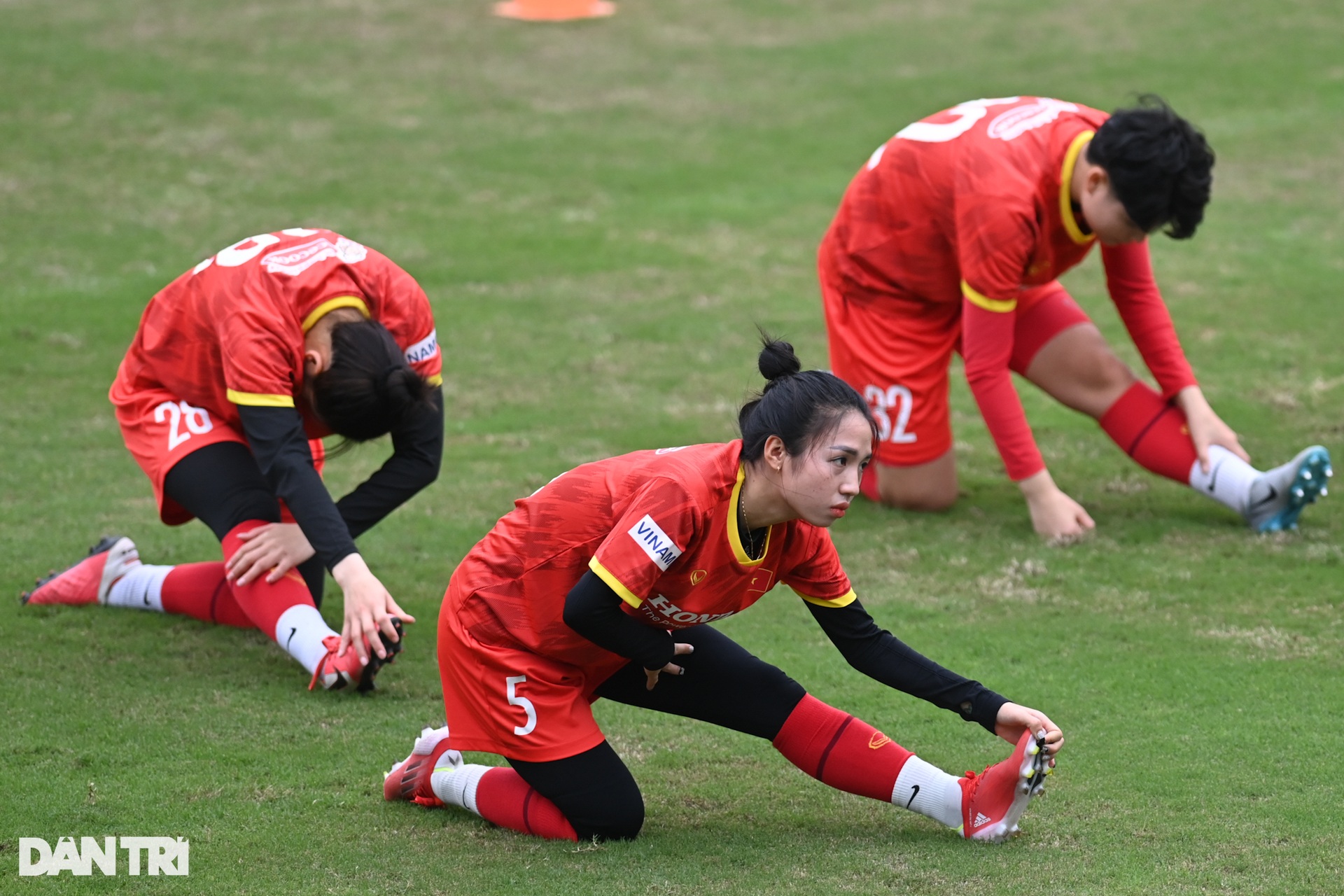 Trung vệ thép Chương Thị Kiều tập riêng ở buổi tập của tuyển nữ Việt Nam - 10