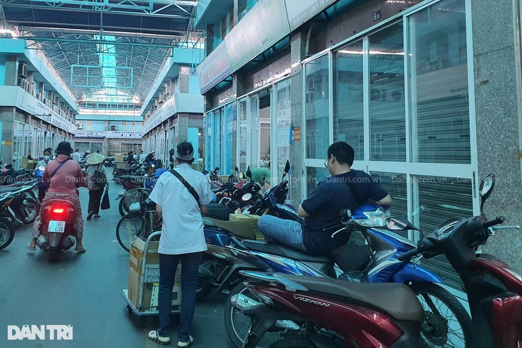 ផ្សារលក់ថ្នាំធំជាងគេនៅទីក្រុងហូជីមិញ៖ ស្ងាត់ជ្រងំ ស្ងាត់ជ្រងំ - ៣ Chợ thuốc sỉ lớn nhất ở TPHCM: Vắng vẻ, im ắng lạ thường - 3