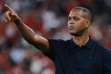 Báo Indonesia chỉ ra những sai lầm khiến HLV Kluivert bị sa thải