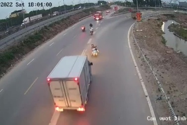 "Nữ ninja" đi ngược chiều "gây họa" cho người khác rồi nhanh chóng bỏ chạy