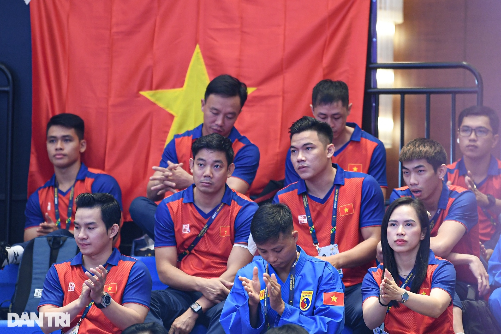 Võ sĩ Việt tung đòn cực mạnh khiến đối thủ nằm bất động trên sân - 4 Võ sĩ Việt tung đòn cực mạnh khiến đối thủ nằm bất động trên sân - 4