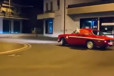 Cổ động viên Ý mang xe ra đường drift để ăn mừng chức vô địch Euro 2020