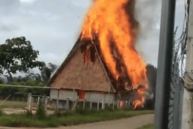 Hỏa hoạn thiêu rụi nhà rông làng Kon Băh ở Gia Lai