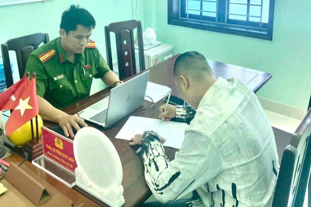 Xúc phạm người khác trên mạng xã hội, 2 đối tượng bị phạt 15 triệu đồng - 2