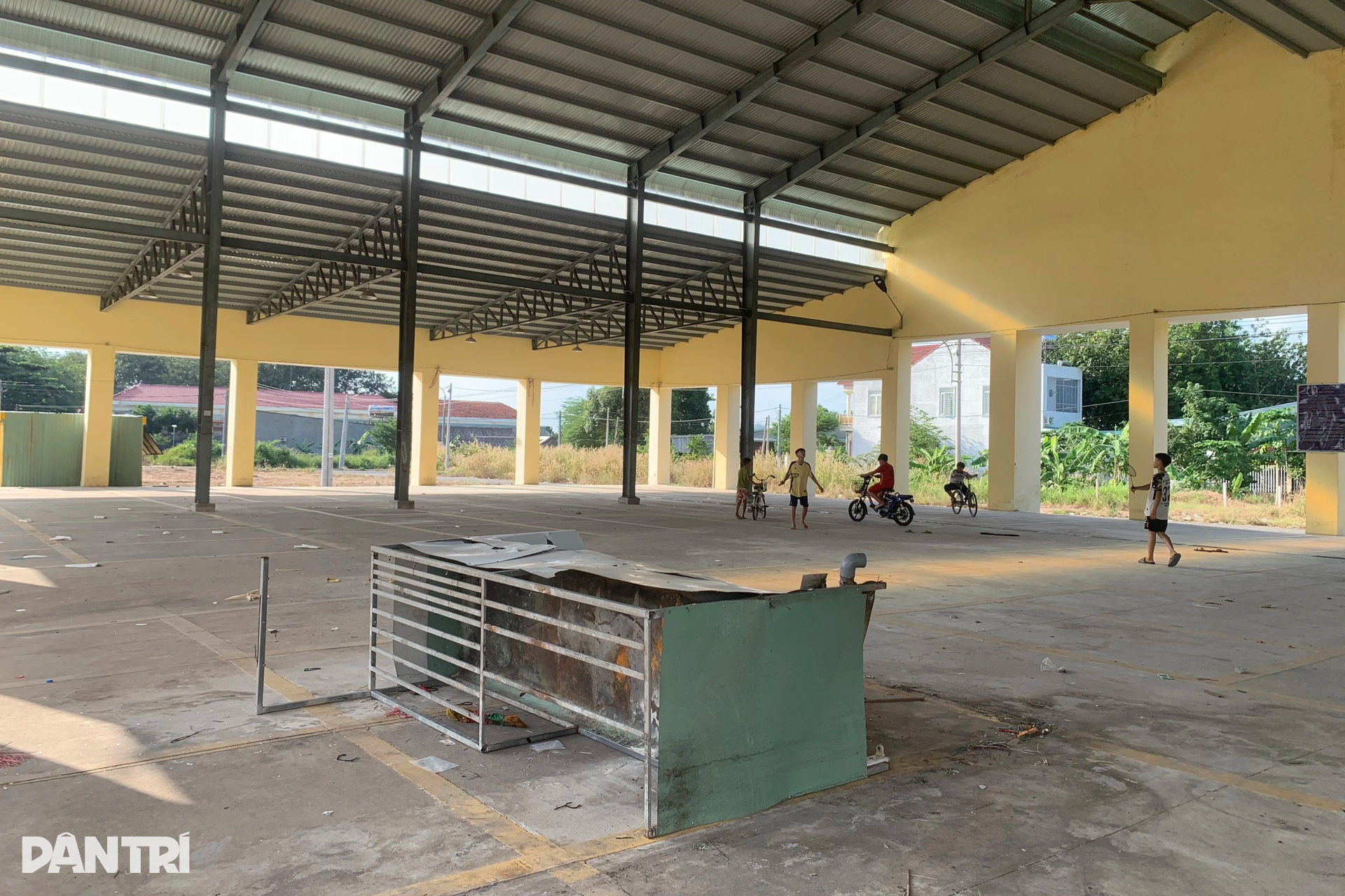 Chợ tiền tỷ bỏ hoang sau hơn 1 năm khánh thành - 5 Chợ tiền tỷ bỏ hoang sau hơn 1 năm khánh thành - 5