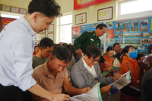 Hơn 200 ngư dân học nhận biết đường ống dẫn dầu dưới đáy biển