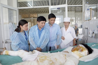 Vụ cháy xưởng bánh kẹo Hoài Đức: Hỗ trợ các nạn nhân gần 100 triệu đồng