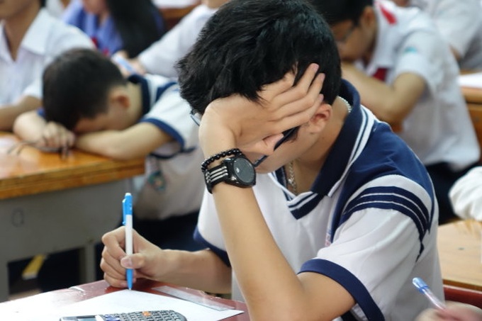 Áp lực học tập và điểm số là một trong những nguyên nhân gây tự tử ở trẻ em. Ảnh minh họa.