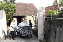 Bàng hoàng phát hiện mẹ già 87 tuổi cùng anh trai tử vong bên giếng nước