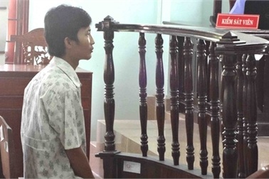 Công an xã dâm ô bé gái 11 tuổi