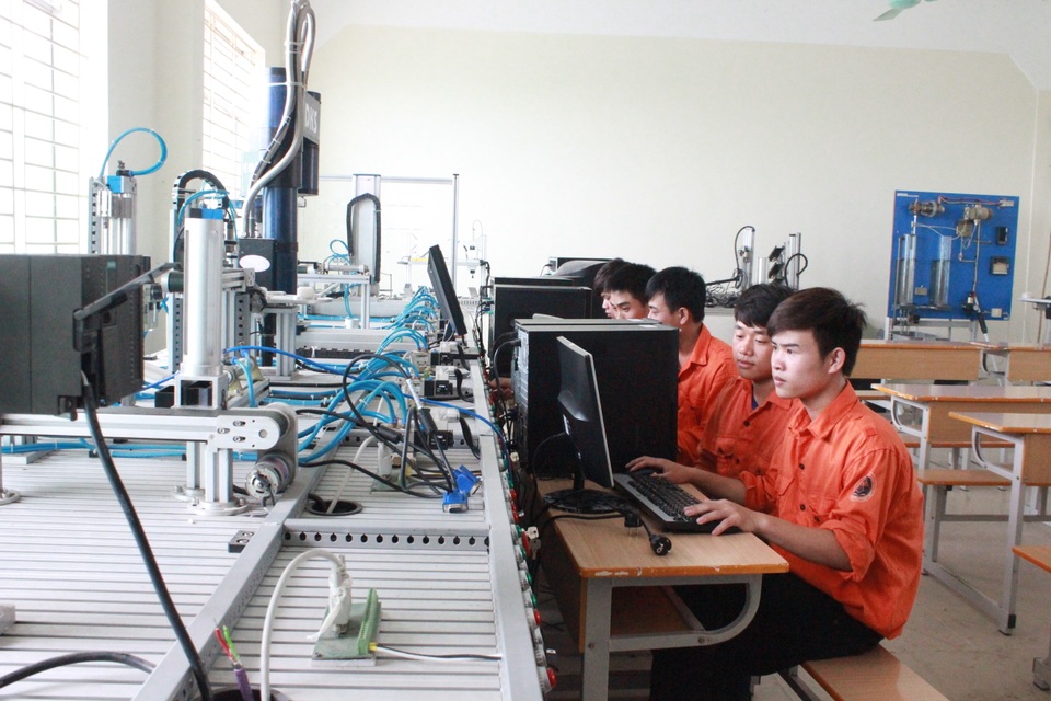 Nghệ An khuyến khích doanh nghiệp đầu tư vào giáo dục nghề nghiệp - 3 Nghệ An khuyến khích doanh nghiệp đầu tư vào giáo dục nghề nghiệp - 3
