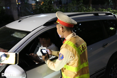 Vui liên hoan, đại tá quân đội về hưu dính nồng độ cồn