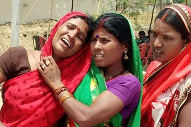 Cô gái Ấn Độ 17 tuổi bị thiêu sống sau khi bị cưỡng hiếp tập thể