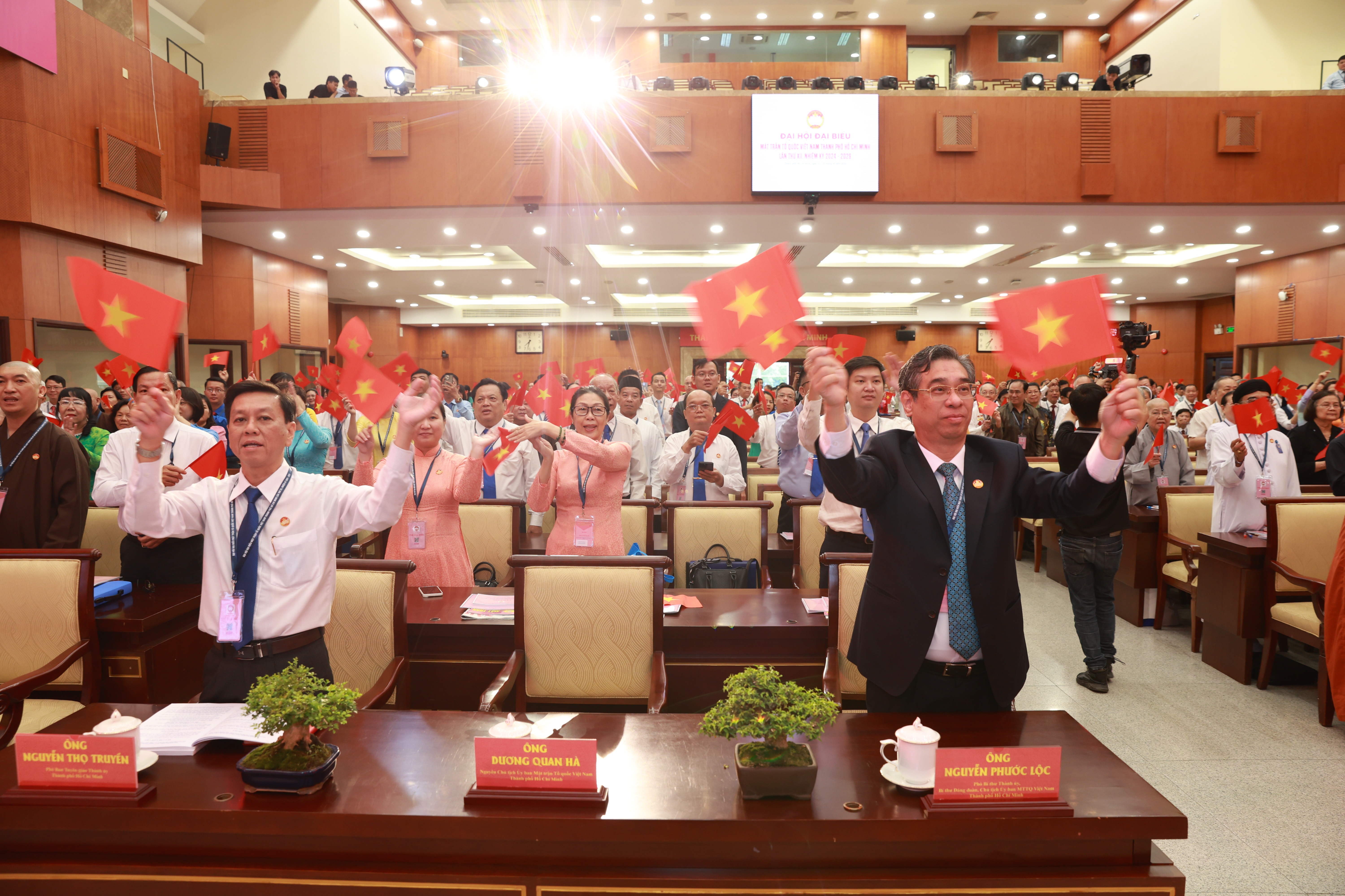 A Ho Si Minh-városi Vietnami Hazai Front Bizottság küldötteinek kongresszusának megnyitó ünnepsége - 2 Khai mạc Đại hội đại biểu Ủy ban MTTQ Việt Nam TPHCM - 2
