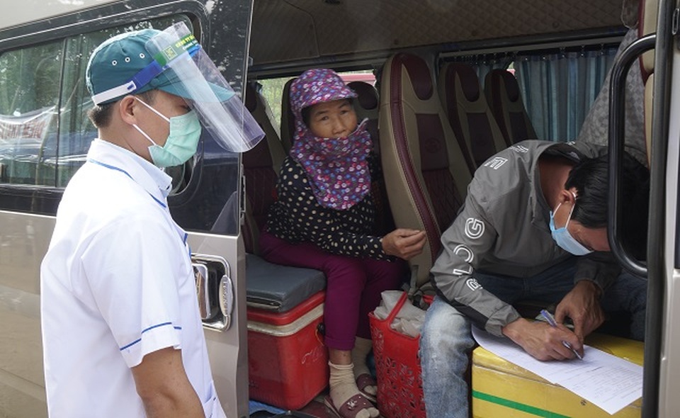 Thâu đêm soát chặt các phương tiện về từ Gia Lai, Tây Nguyên phòng Covid-19 - 7 Thâu đêm soát chặt các phương tiện về từ Gia Lai, Tây Nguyên phòng Covid-19 - 7