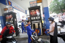 Tăng thuế môi trường xăng dầu: “Chọn cách thu dễ nhất, cấp cứu cho bội chi"