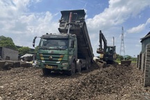 Phát hiện các đối tượng chôn trái phép chất thải công nghiệp ở Hưng Yên