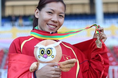 “Nữ hoàng tốc độ” Vũ Thị Hương chúc Tết độc giả Dân Trí