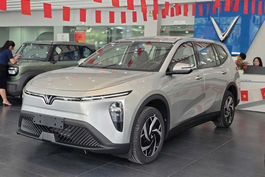 Limo Green “thần tốc” đuổi kịp Xpander, cạnh tranh MPV bán chạy nhất năm - 1 Limo Green “thần tốc” đuổi kịp Xpander, cạnh tranh MPV bán chạy nhất năm - 1