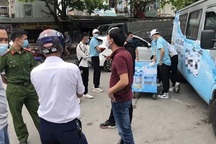 Vụ 9 học sinh đau bụng sau uống nước phát miễn phí: Lấy mẫu kiểm nghiệm