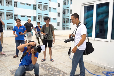 Nhóm bạn trẻ 5 năm chụp ảnh cưới miễn phí