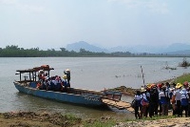  Đình chỉ chủ thuyền trong vụ một học sinh chết đuối