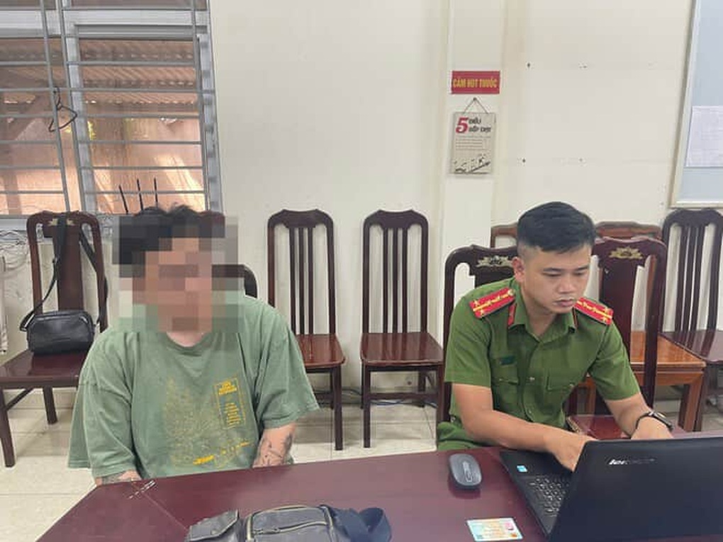 Triệu tập người đàn ông xăm trổ đánh cô gái tại chung cư ở Hà Nội - 1 Triệu tập người đàn ông xăm trổ đánh cô gái tại chung cư ở Hà Nội - 1