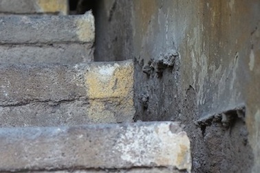 Thấp thỏm sống trong "tháp nghiêng" giữa lòng Hà Nội