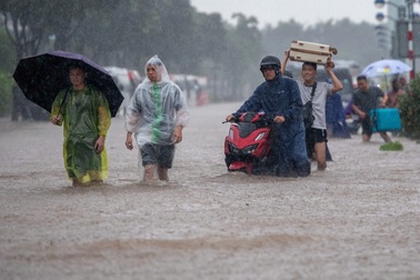 Mưa lớn sáng nay ở Hà Nội có vượt đợt mưa ngập ngày 30/9?