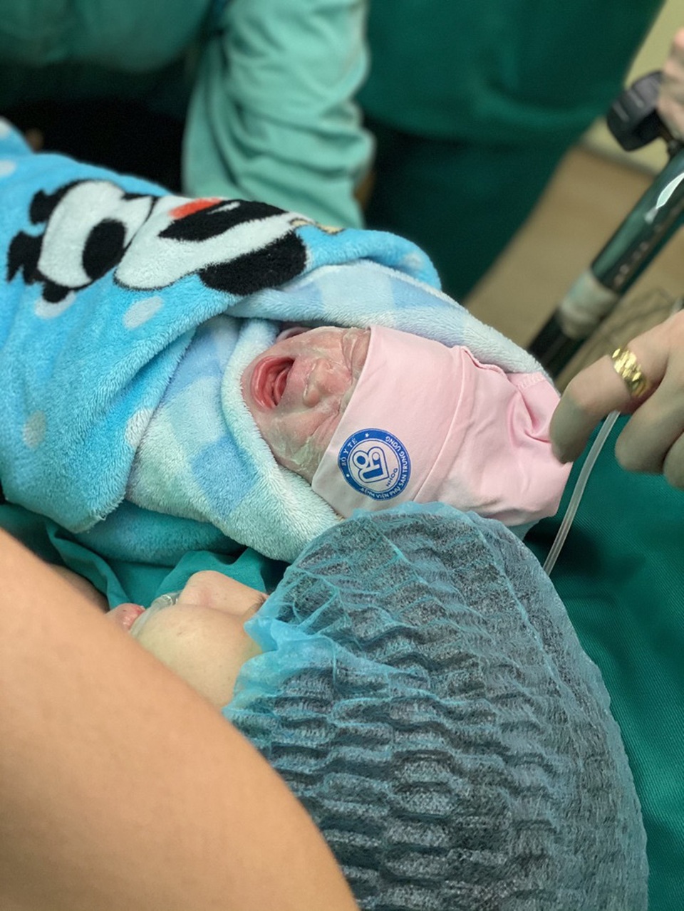 Hai bệnh viện đầu ngành bắt con thành công cho sản phụ ung thư máu - 3 Hai bệnh viện đầu ngành bắt con thành công cho sản phụ ung thư máu - 3
