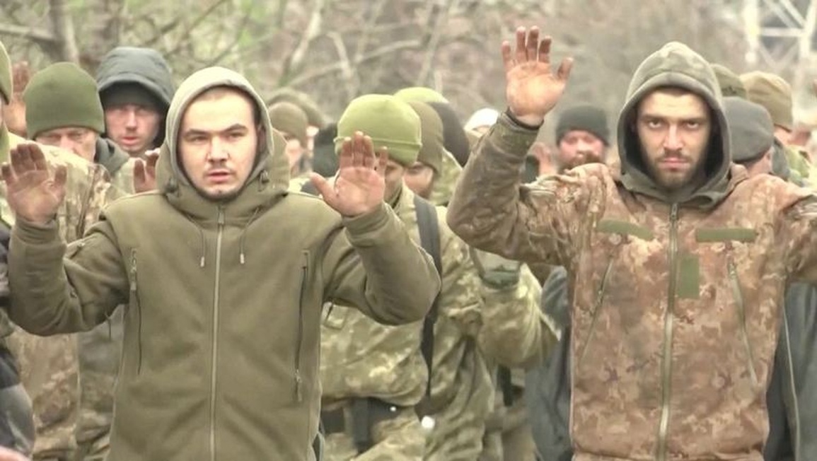 Nga tiết lộ số tù binh Ukraine hạ vũ khí đầu hàng - 1 Nga tiết lộ số tù binh Ukraine hạ vũ khí đầu hàng - 1