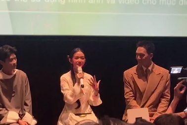 Nữ chính "Ngày xưa có một chuyện tình" bật khóc tại họp báo