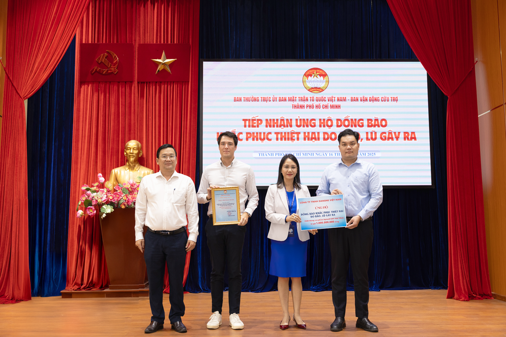 Danone Việt Nam trao tặng 90.000 hộp sữa Aptamil KID UHT cho trẻ em vùng lũ - 1