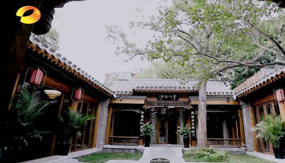 Hòa Thân Vương Cương sống sung túc bên người vợ kém 20 tuổi - 19