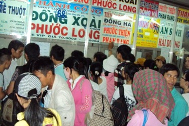 Tấp nập rời thành phố dịp nghỉ lễ