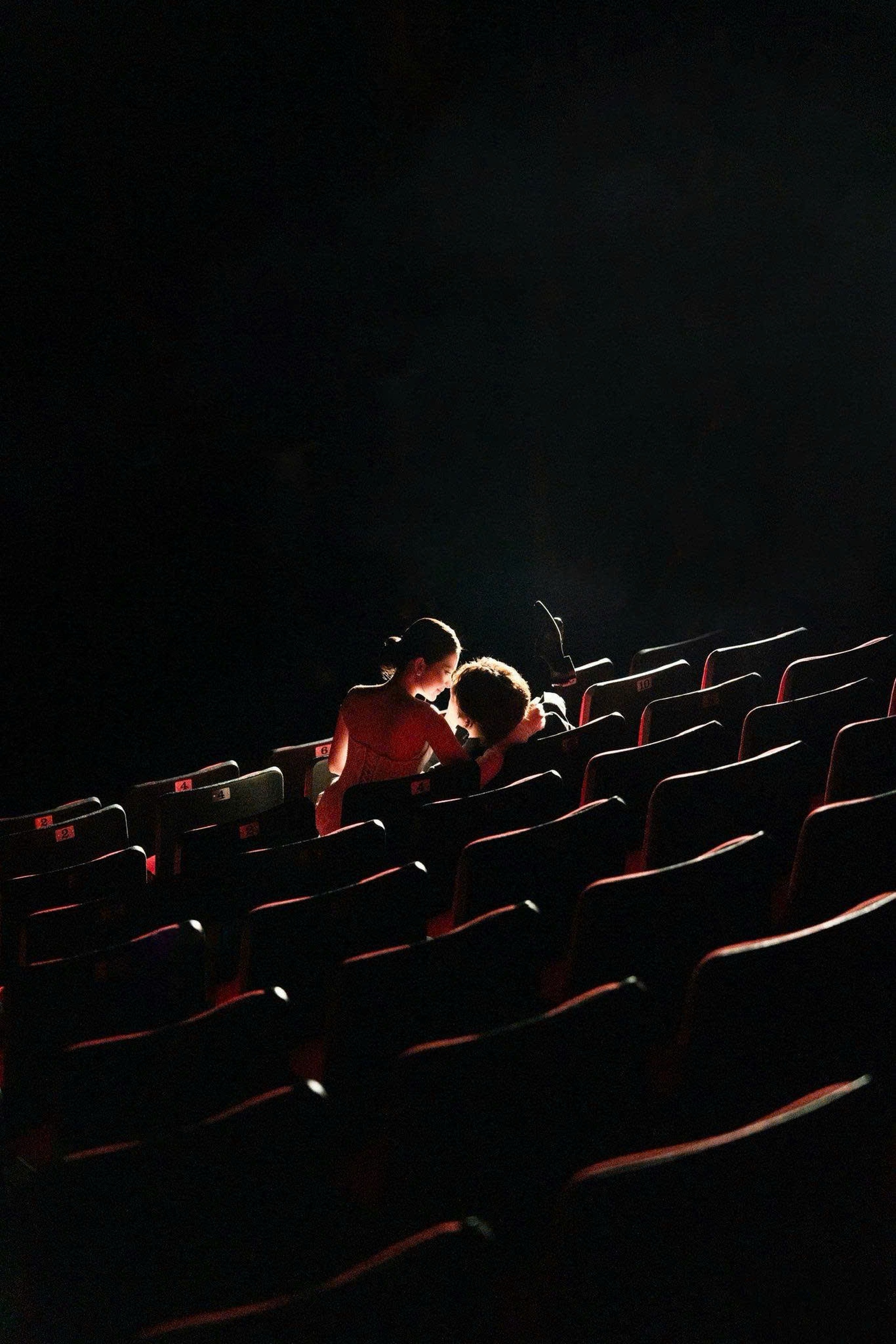 Đình Tú và Ngọc Huyền chụp ảnh cưới tại Nhà hát Kịch Hà Nội - 8 Đình Tú và Ngọc Huyền chụp ảnh cưới tại Nhà hát Kịch Hà Nội - 8