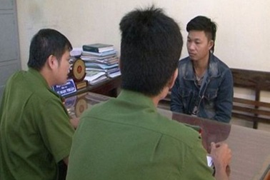 Đến nhà bạn chơi, phát hiện ô tô đậu ven đường, liền phá khóa lái đi